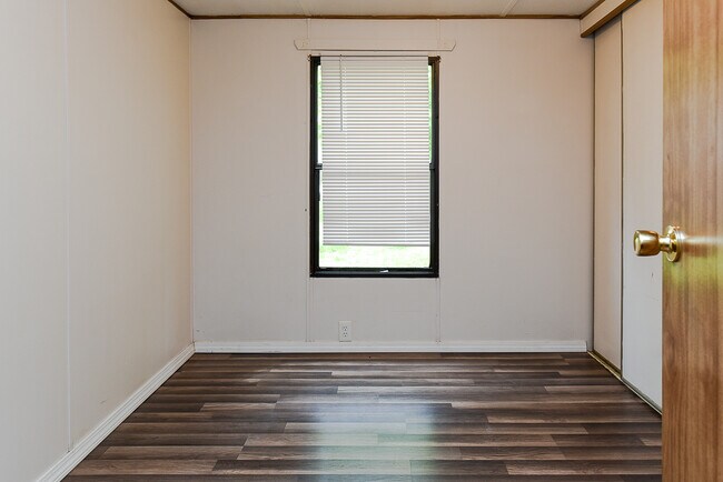 Building Photo - 11 Tebo Rd