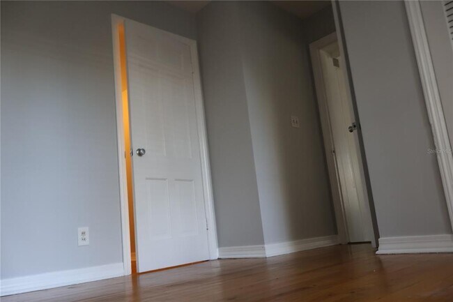 Building Photo - 3017 W Euclid Ave