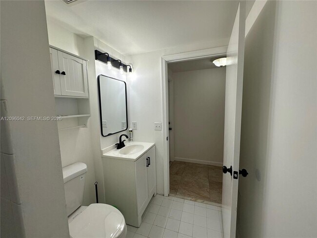 Building Photo - 3241 Sabal Palm Manor