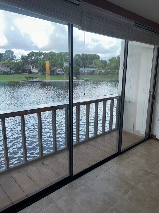 Building Photo - 6614 Miami Lakes Dr