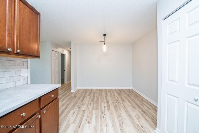 Building Photo - 1101 Scheidel Ct