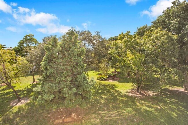 Building Photo - 2002 Granada Dr