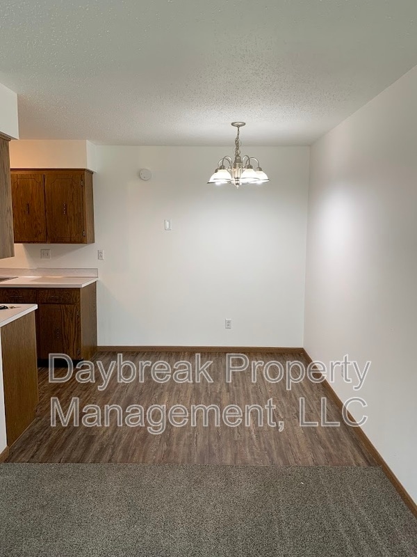 Building Photo - 3024-9 1/2 9 1/2 St N