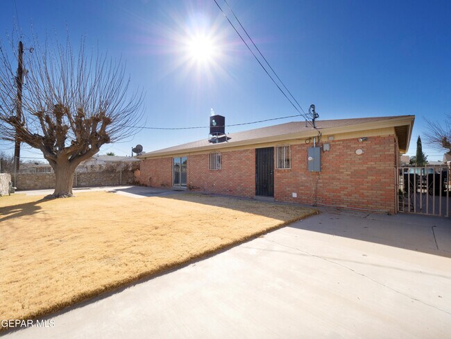 Building Photo - 10009 Cork Dr