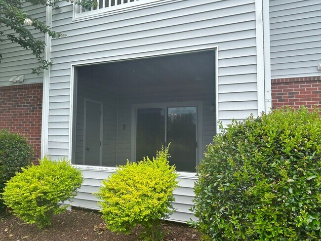 Building Photo - First floor 2 bedroom/2 bathroom condomini...