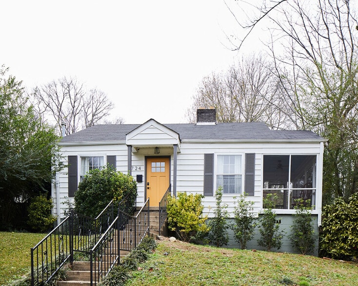 Building Photo - 724 47th Way S