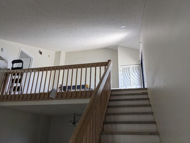 Building Photo - 160 Bella Vista Ct N