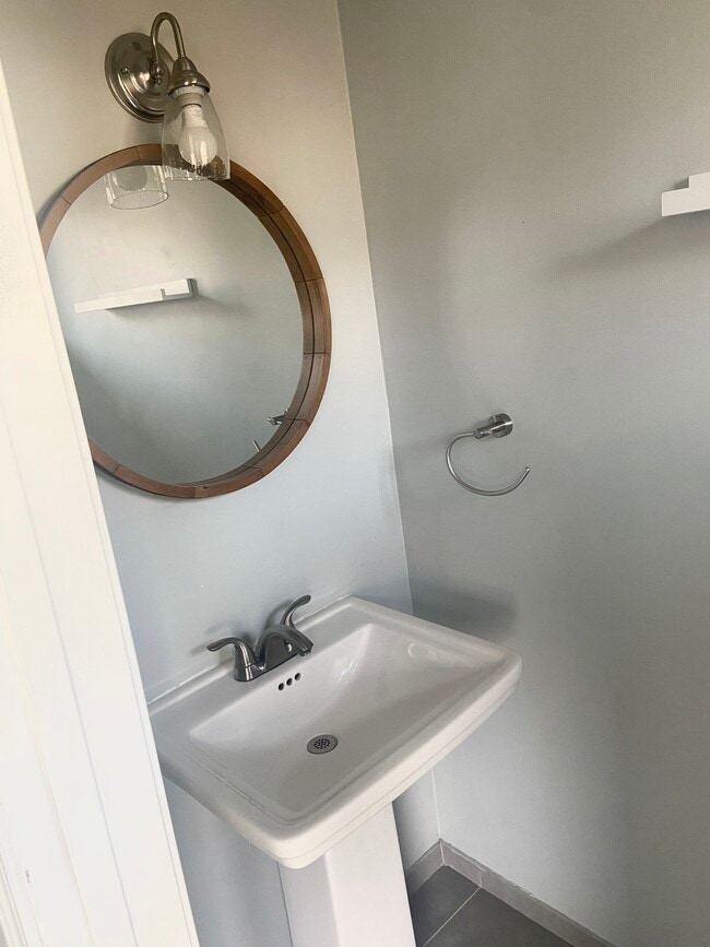 Building Photo - 422 Cypress Rd