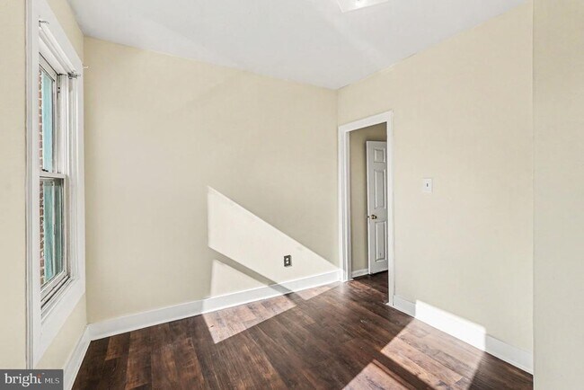 Building Photo - 229 S Fremont Ave