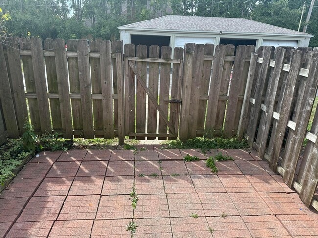 Building Photo - 4867 Dierker Rd