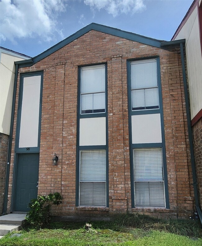 Building Photo - 7700 Creekbend Dr