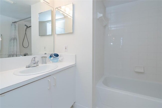 Building Photo - 2 bedroom in Aventura FL 33180