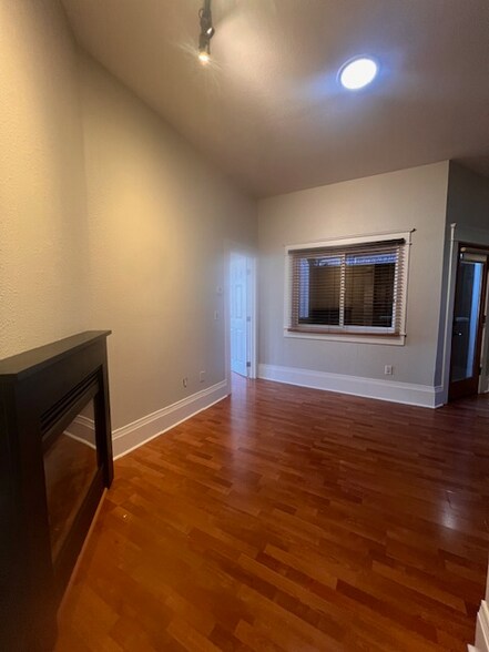 Building Photo - 312 E Olive Pl