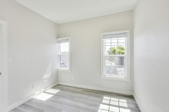 Building Photo - 1707 36th Ave
