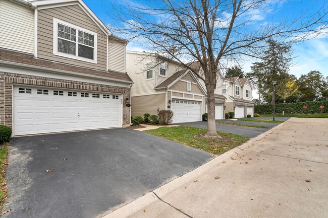 Building Photo - Spacious 2-Bedroom Townhome in St. Charles...