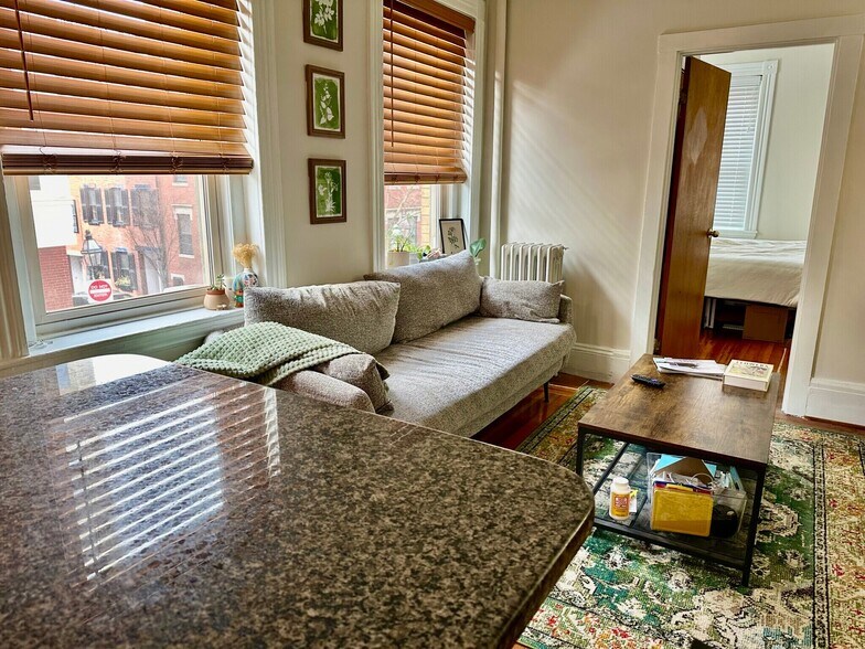 Building Photo - 106 Myrtle St