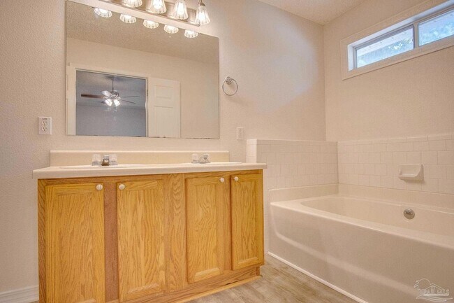 Building Photo - 2029 Shadow Lake Dr