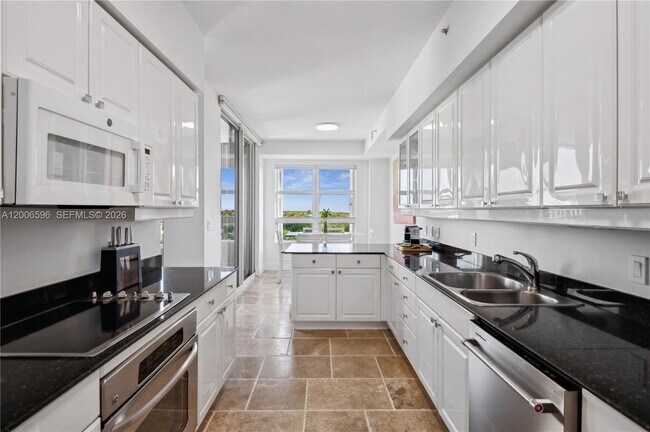 Building Photo - 747 Crandon Blvd