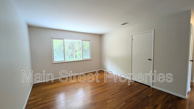 Building Photo - 2117 Pullman Cir