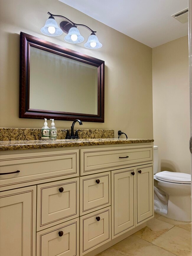 Building Photo - 6493 Thorncrest Dr