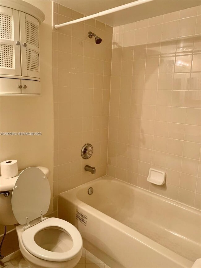 Building Photo - 529 E Sheridan St