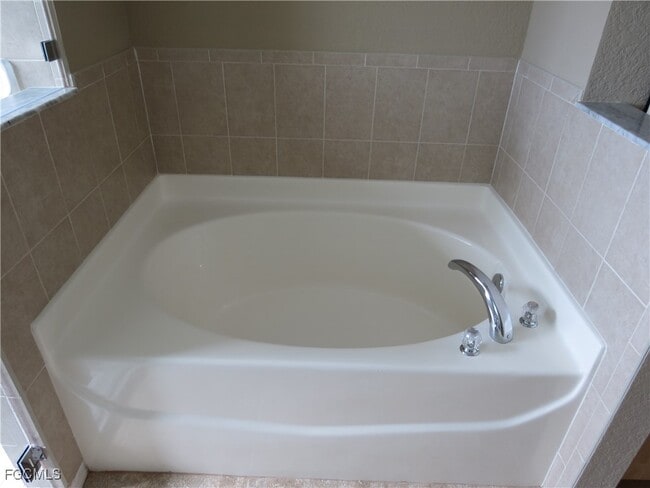 Building Photo - 4145 SW 9th Ave