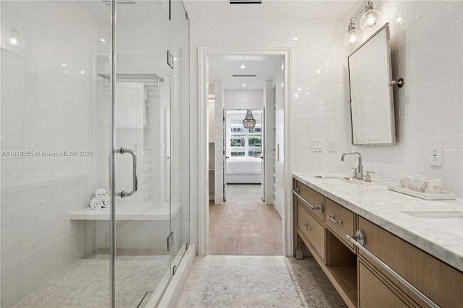 Building Photo - 705 Crandon Blvd