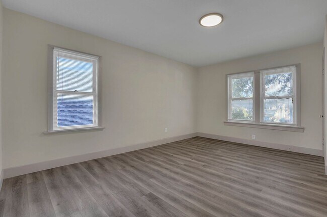 Building Photo - 807-809 E Deshler Ave