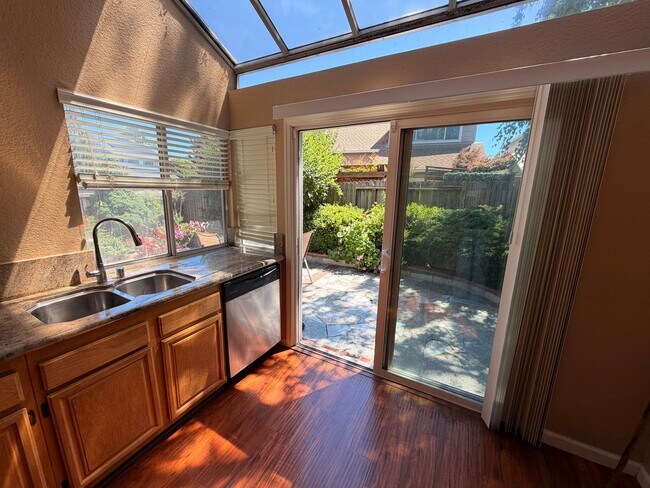 Building Photo - Beautiful Spacious Two Story Home in Pleasanton!