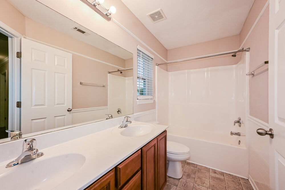 Building Photo - 310 Sarava Ln