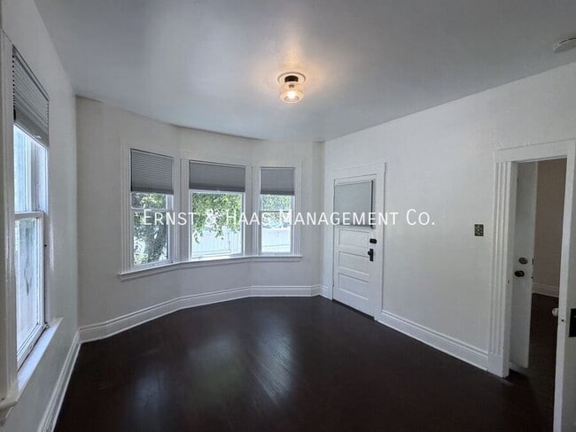 Building Photo - 209 Linden Ave