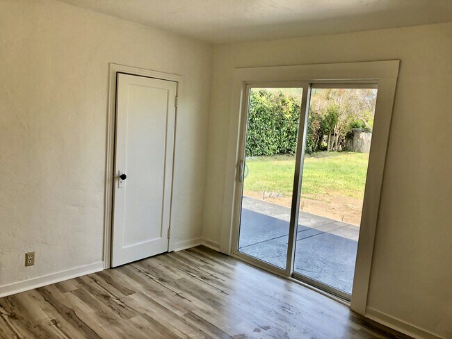 Building Photo - 402 Dufour St