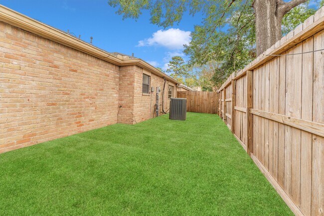 Building Photo - 6603 Pauma Dr