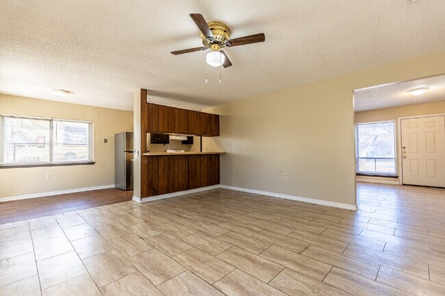 Building Photo - 2943 Keslake St