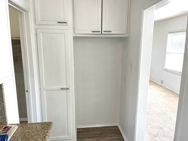 Building Photo - 618 W 26th St