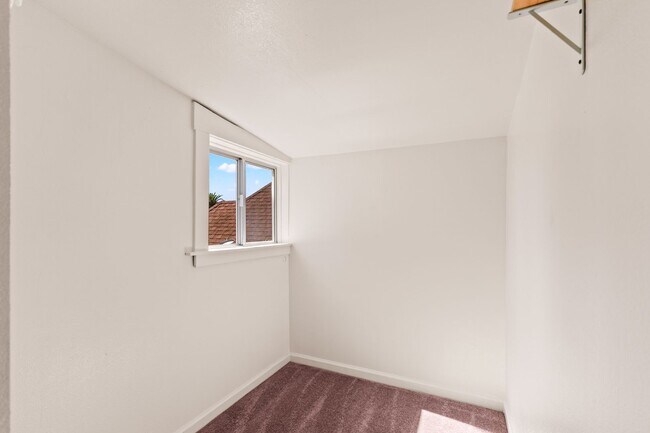 Building Photo - Utilities Included! 3 Bedrooms with Bonus ...