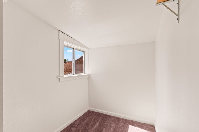 Building Photo - Utilities Included! 3 Bedrooms with Bonus Room & Spacious Kitchen