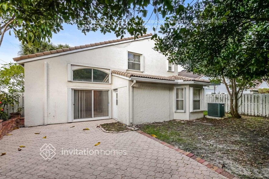 Building Photo - 3580 SW 51st St