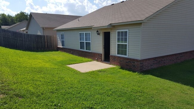 Building Photo - 3-Bed 2-Bath Home in Claremore!
