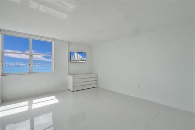 Building Photo - 6450 Collins Ave