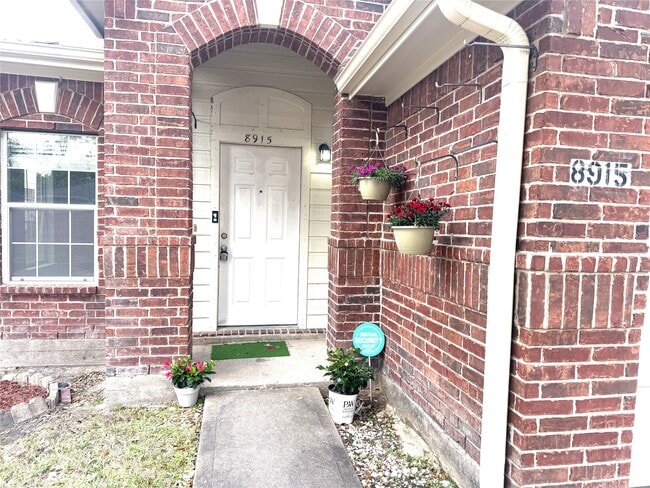 Building Photo - 8915 Canton Park Ln