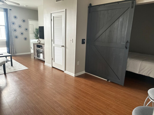 Primary Photo - 800 Town and Country Blvd