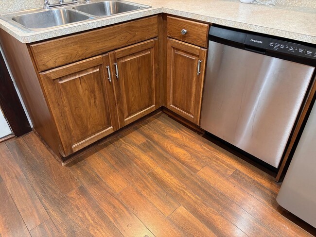 Building Photo - Single Family Home located within Minutes of both Hospitals. - 3 Bedrooms, 1 Bathroom and 1 Car G...