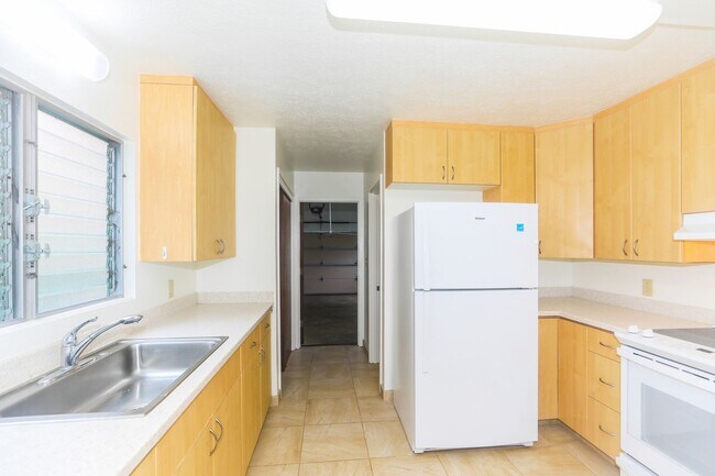 Building Photo - Kaneohe Woods – 3BR/2.5BA home with Mounta...