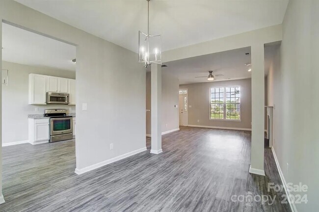 Building Photo - 9839 Brawley Ln