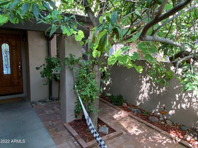 Building Photo - 2312 W Lindner Ave