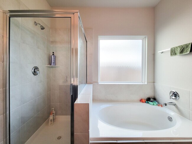Building Photo - THIS THREE BED, FOUR BATH, CANAL FRONT HOM...