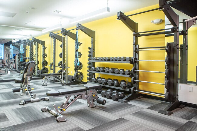 Building Photo - 1237 N Van Buren St