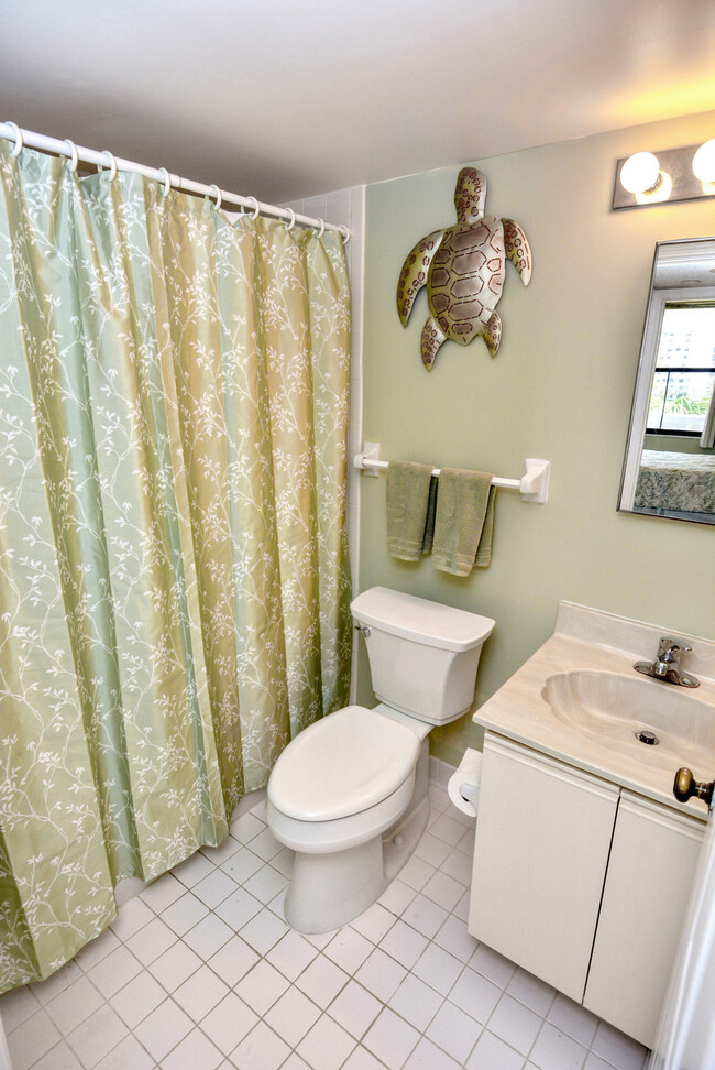 Full bath shower over tub - 5055 N Highway A1A