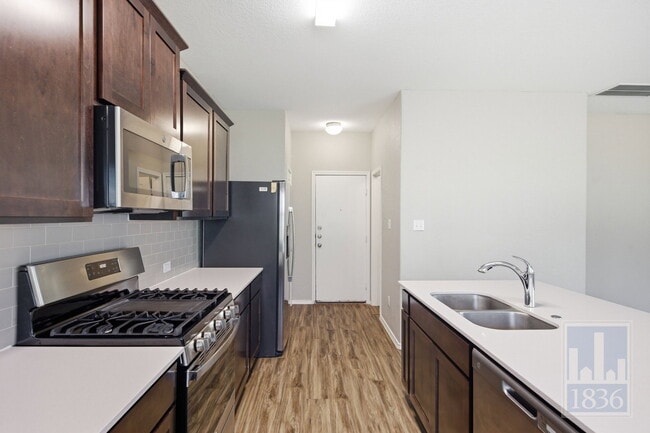 Building Photo - 108 Wind Flower Ln
